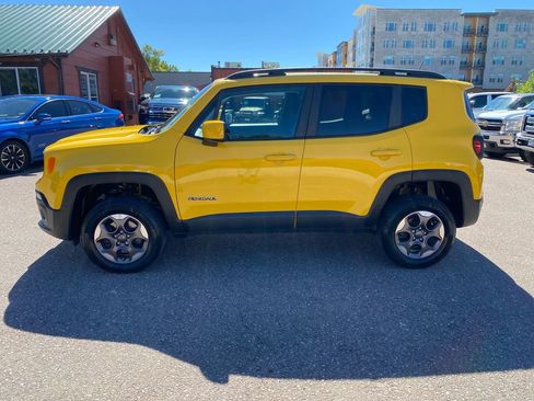 Used 2017 Jeep Renegade Latitude image 4