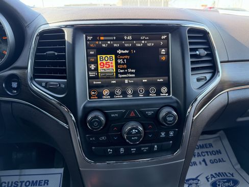 Used 2018 Jeep Grand Cherokee Overland AWD/4WD image 16