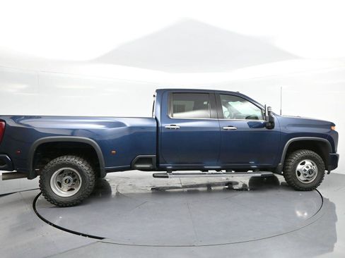 Used 2023 Chevrolet Silverado 3500 High Country w/ Technology Package AWD/4WD image 8