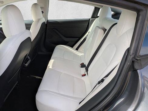 Used 2021 Tesla Model 3 Standard Range Plus image 17