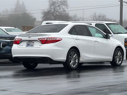 Used 2015 Toyota Camry SE image 4