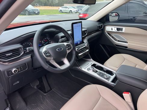 Used 2023 Ford Explorer Limited w/ Limited Technology Package image 12