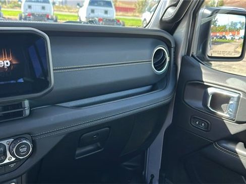 Used 2024 Jeep Wrangler Unlimited Sahara w/ Technology Group image 21