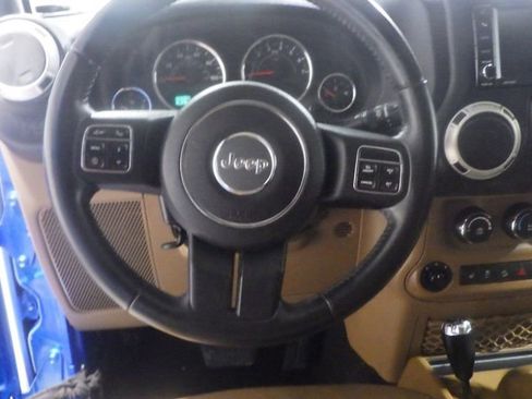 Used 2016 Jeep Wrangler Unlimited Sahara w/ Connectivity Group image 9