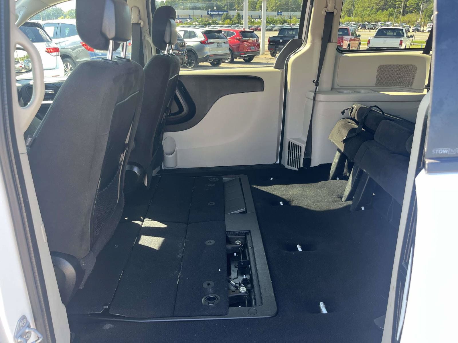 Used 2014 Dodge Grand Caravan SXT FWD image 9