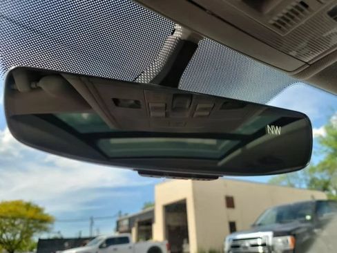 Used 2021 Volkswagen Tiguan SE w/ Panoramic Sunroof Package AWD/4WD image 24