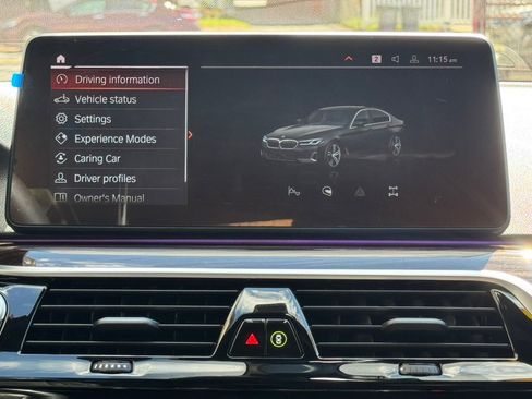 Used 2022 BMW 530i xDrive w/ Premium Package image 22