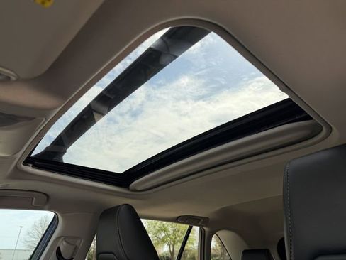 Used 2023 Toyota RAV4 XLE Premium image 24