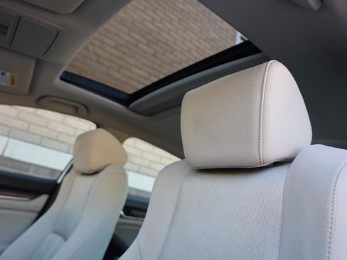 Used 2018 Honda Accord EX image 17