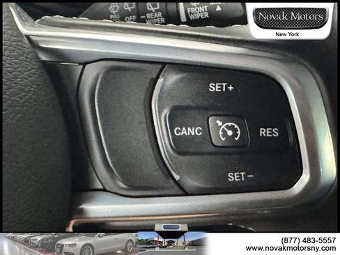Used 2022 Jeep Wrangler Unlimited Sahara w/ Dual Top Group AWD/4WD image 17