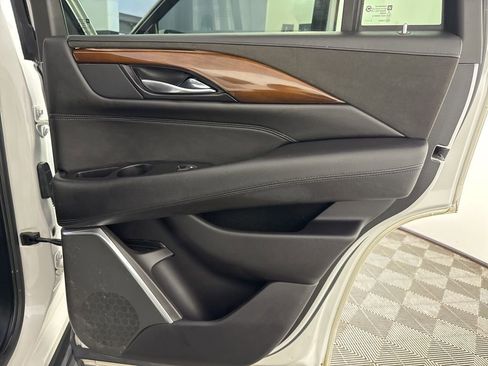 Used 2020 Cadillac Escalade Luxury w/ LPO, Radiant Package image 24