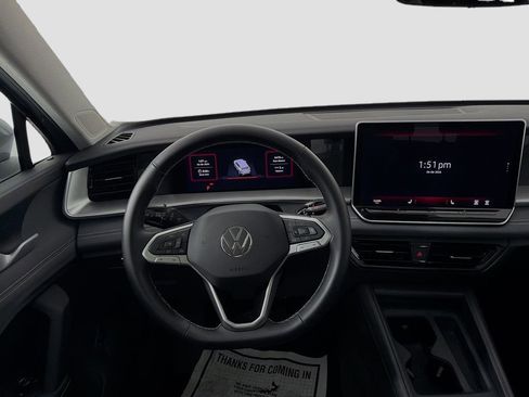 Used 2025 Volkswagen Tiguan SE AWD/4WD image 24