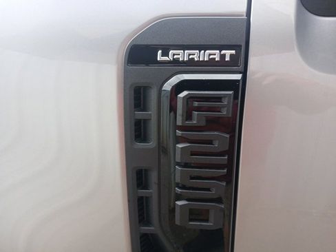 Used 2023 Ford F250 Lariat w/ Black Appearance Package image 19