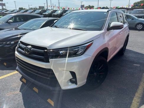 Used 2019 Toyota Highlander SE AWD/4WD image 3