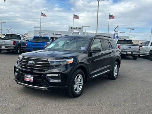 Certified 2023 Ford Explorer XLT w/ Equipment Group 202A AWD/4WD image 8