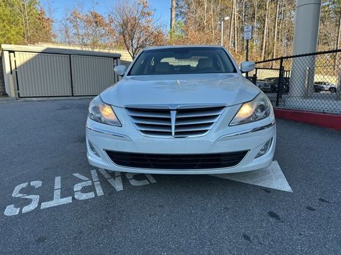 Used 2012 Hyundai Genesis 3.8 image 2