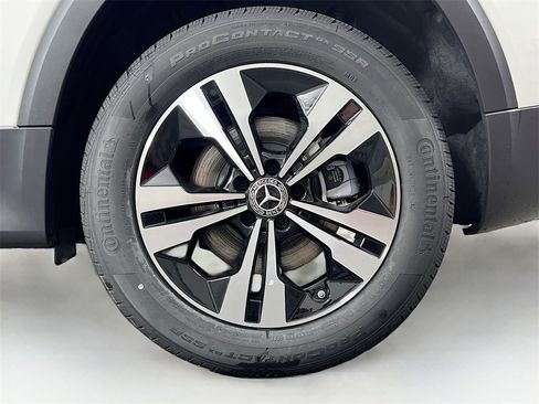 New 2025 Mercedes-Benz GLB 250 4MATIC image 30