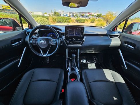 Used 2022 Toyota Corolla Cross XLE FWD image 19