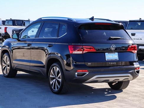 Used 2023 Volkswagen Taos SE w/ Panoramic Sunroof Package image 6