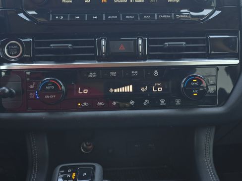 Used 2024 Nissan Pathfinder Platinum image 18