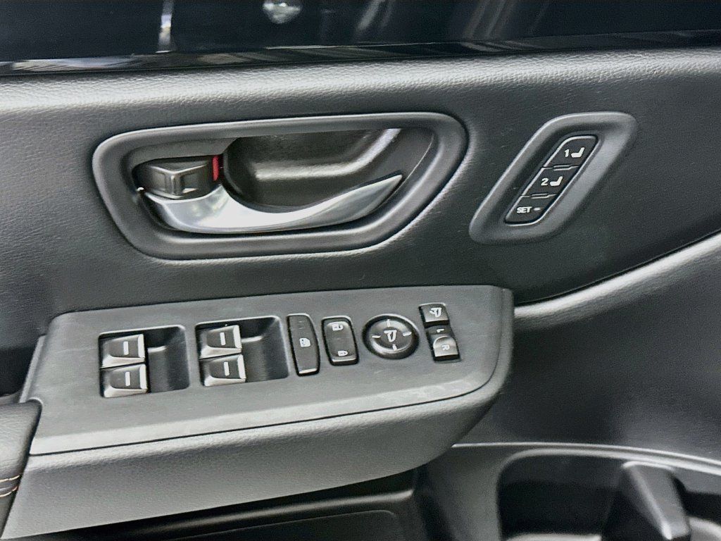 Used 2023 Honda Pilot TrailSport image 18