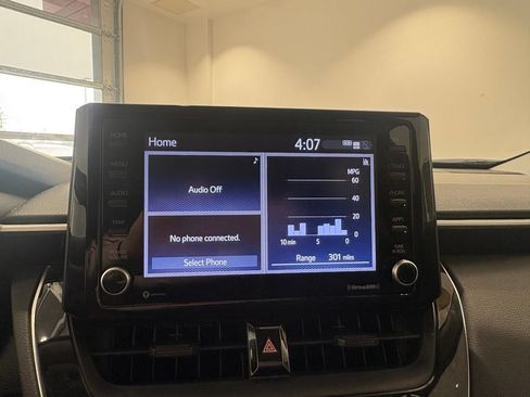 Used 2022 Toyota Corolla Cross LE AWD/4WD image 25
