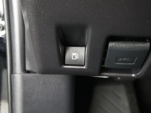 Used 2025 Toyota RAV4 LE AWD/4WD image 29