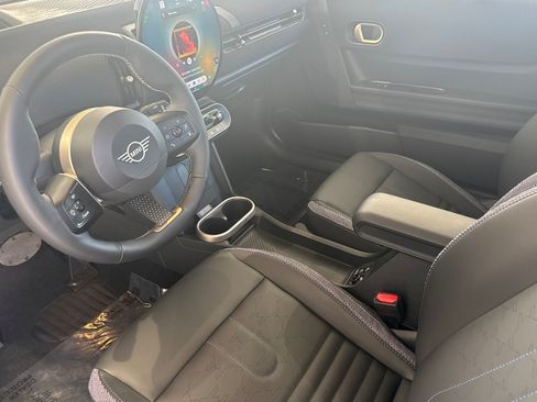 Used 2025 MINI Cooper 2-Door Hardtop FWD image 11