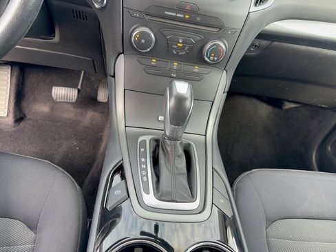 Used 2016 Ford Edge SE image 21