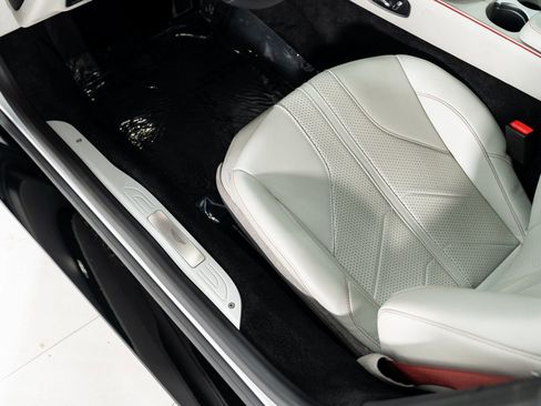 Used 2025 Aston Martin V8 Vantage Coupe RWD image 12