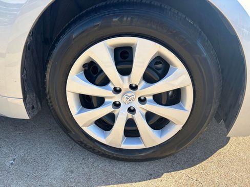 Used 2025 Toyota Corolla LE image 29