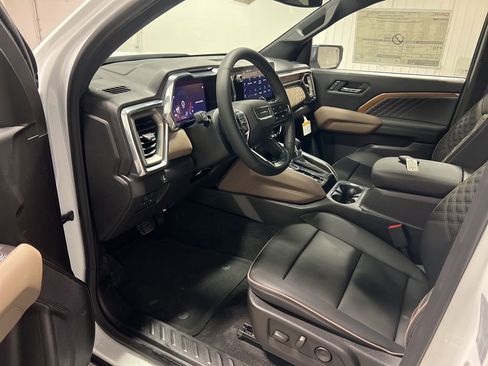 New 2026 GMC Canyon Denali image 9