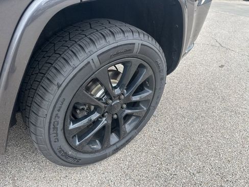 Used 2020 Jeep Grand Cherokee Altitude image 21