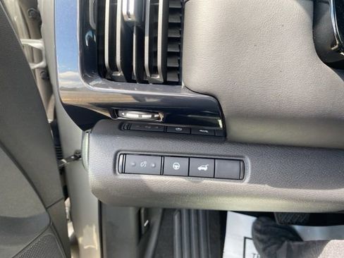 Used 2025 Nissan Pathfinder SV FWD image 20