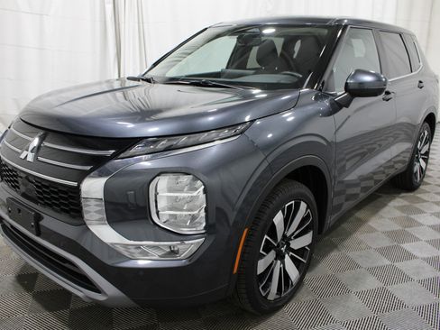 Used 2025 Mitsubishi Outlander SE AWD/4WD image 36