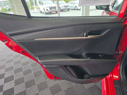 Used 2025 Toyota Camry SE image 38