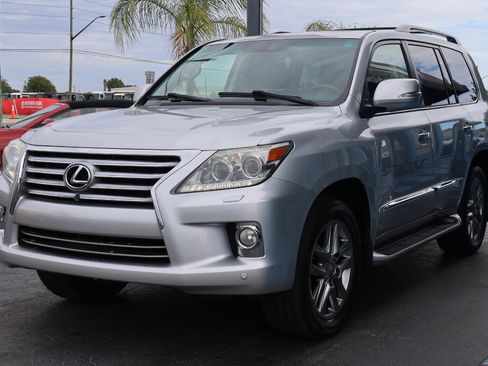 Used 2013 Lexus LX 570 4WD image 2