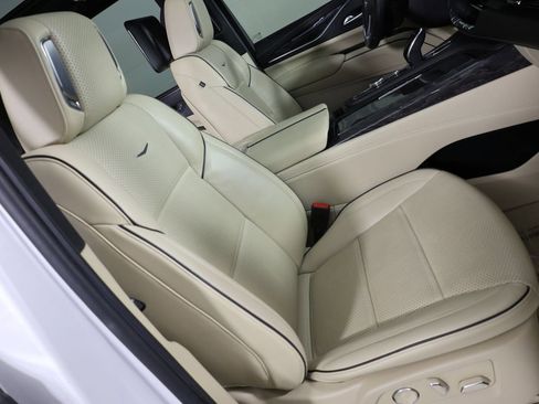 Used 2022 Cadillac Escalade ESV Premium Luxury w/ Performance Package image 40