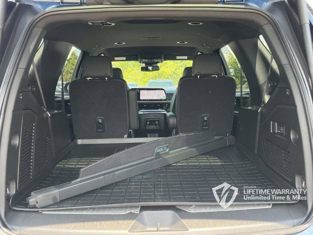 Used 2025 Chevrolet Tahoe Premier AWD/4WD image 23