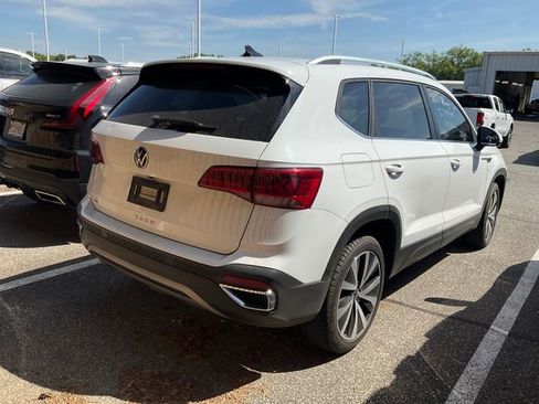Used 2022 Volkswagen Taos SE image 6