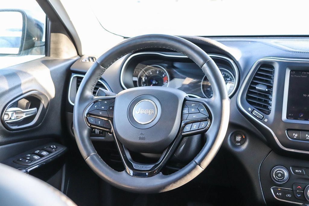 Used 2023 Jeep Cherokee Altitude Lux AWD/4WD image 17