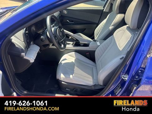 Used 2023 Hyundai Elantra Limited FWD image 14