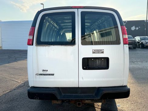 Used 2017 Chevrolet Express 2500 Extended RWD image 7