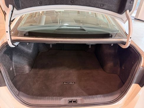 Used 2025 Nissan Altima 2.5 SV FWD image 29