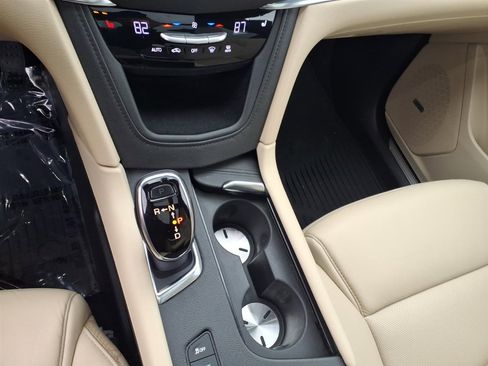 Used 2018 Cadillac XT5 Luxury w/ Driver Awareness Package image 15