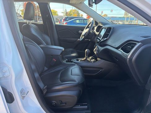 Used 2019 Jeep Cherokee Limited image 10