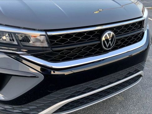 Used 2022 Volkswagen Taos SE image 29