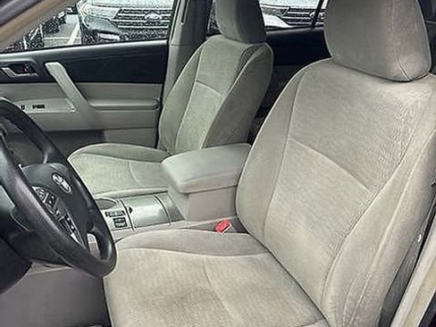 Used 2013 Toyota Highlander Plus image 20