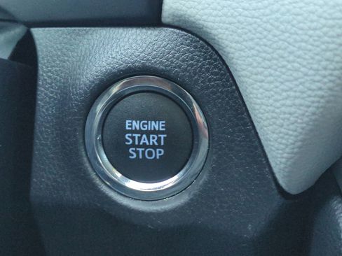 Used 2021 Toyota RAV4 XLE Premium image 26