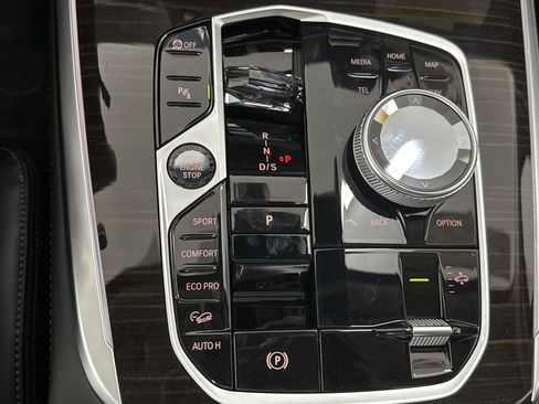 Used 2025 BMW X7 xDrive40i w/ Premium Package image 16